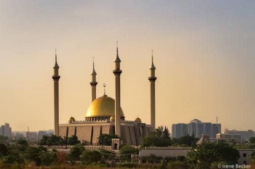 Abuja National Mosque: A Spiritual Landmark - WakaAbuja