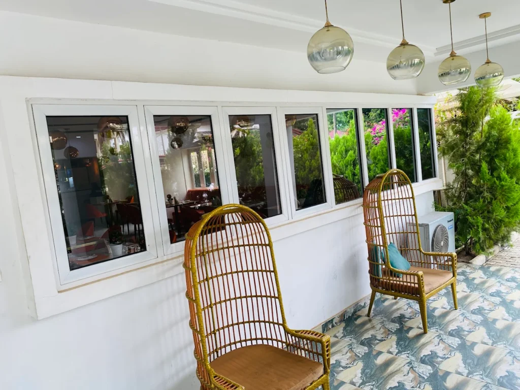 Newton's Restaurant and Bar