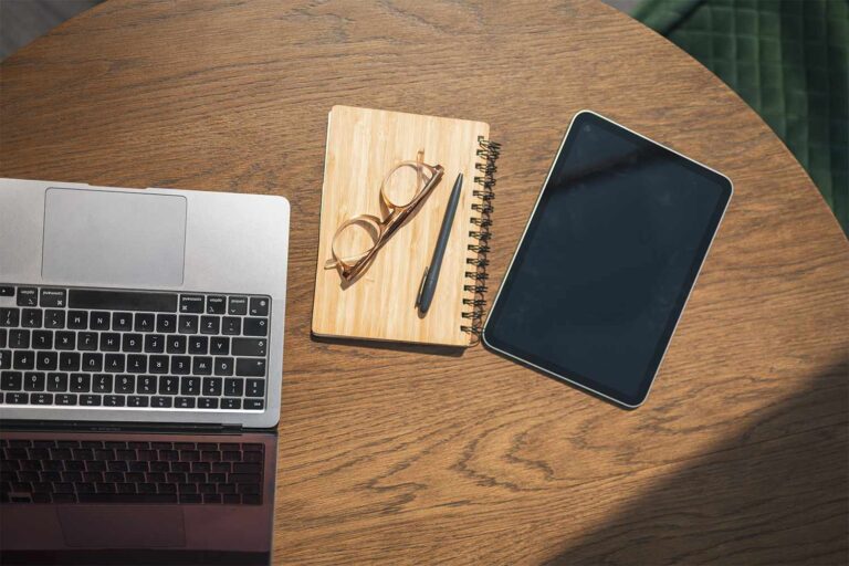 tablet vs laptop for travel