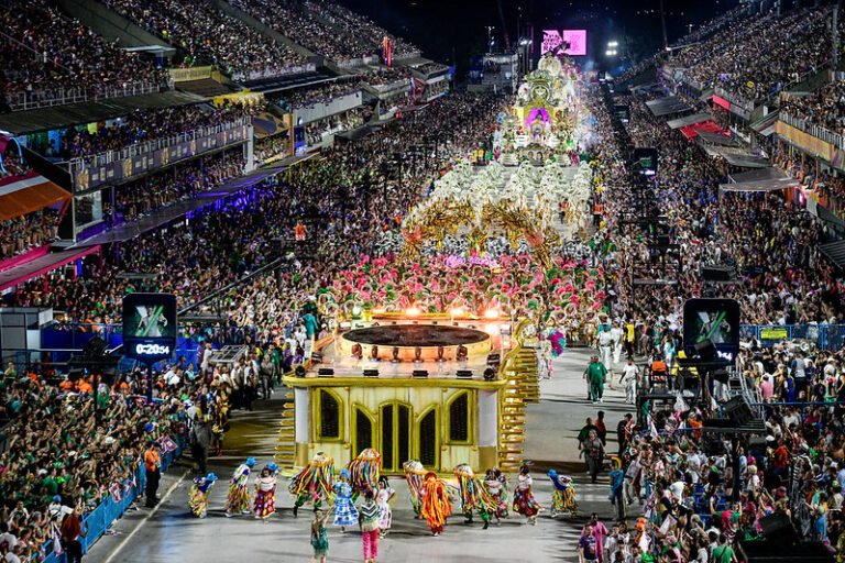 Carnival in Rio: The Complete Travel Guide for USA & UK Visitors 24 carnival in rio travel guide
