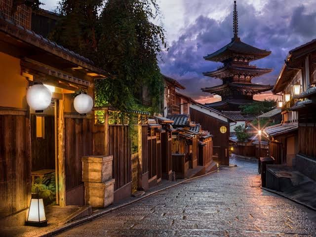 traditional street kyoto japan